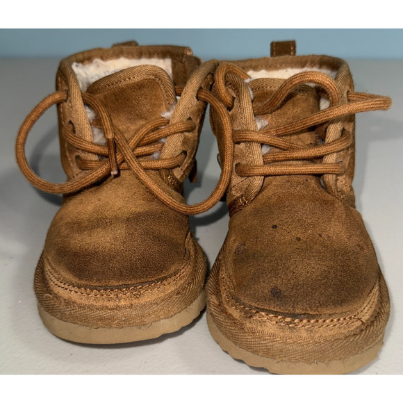 UGG Kids 9C Boots Neumel II Zip Up Cool Weather Cozy Comfy Outdoor Warm Soft - Picture 1 of 10